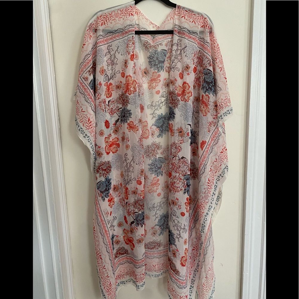 Women’s flowy floral beach coverup. Size Small.